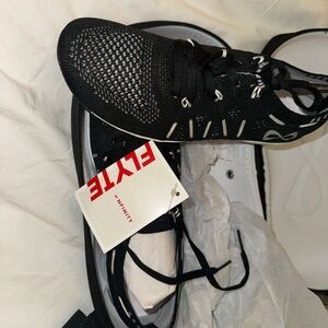 Nfinity Flyte Cheer shoes size 6.5 brand new